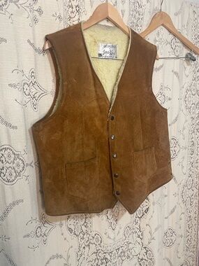 Joo kay: Vintage Suede Sherpa-Lined Vest - Brown